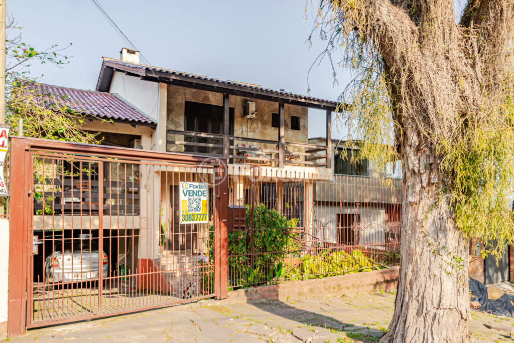 Casa à venda com 4 quartos, 250m² - Foto 1