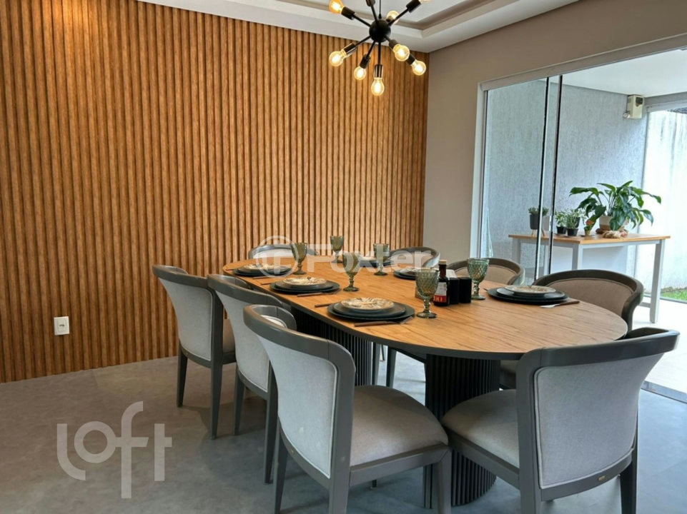 Casa à venda com 3 quartos, 210m² - Foto 2