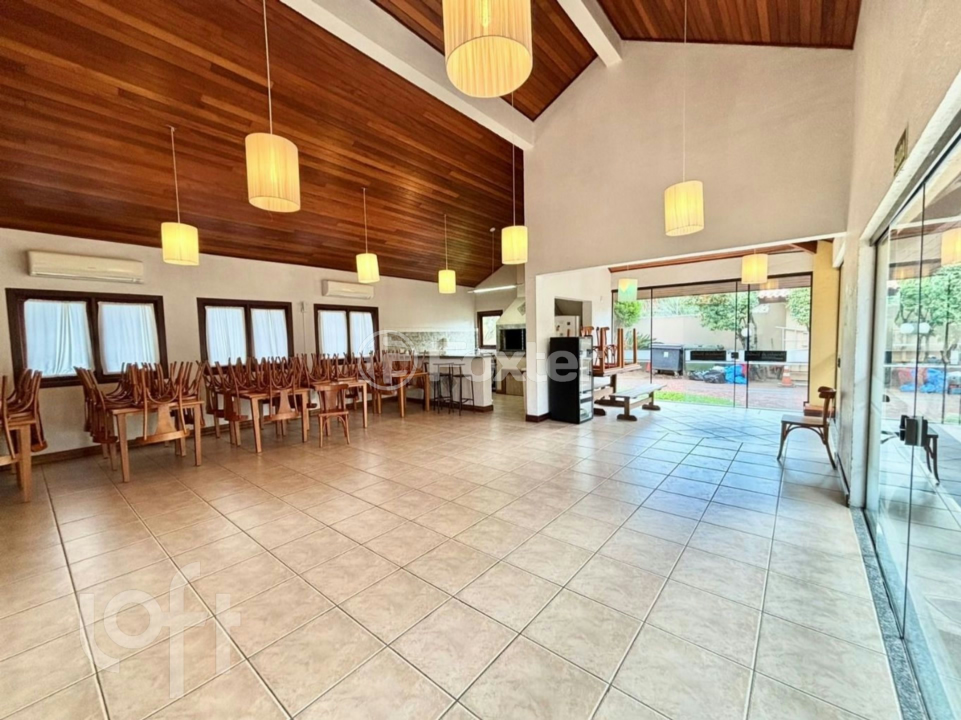 Casa à venda com 4 quartos, 222m² - Foto 3