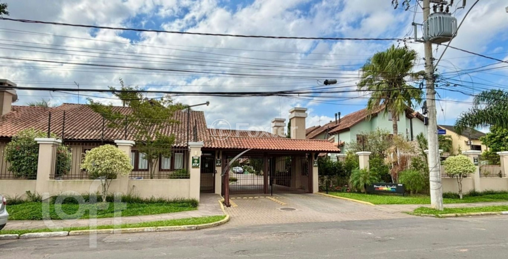 Casa à venda com 4 quartos, 222m² - Foto 1
