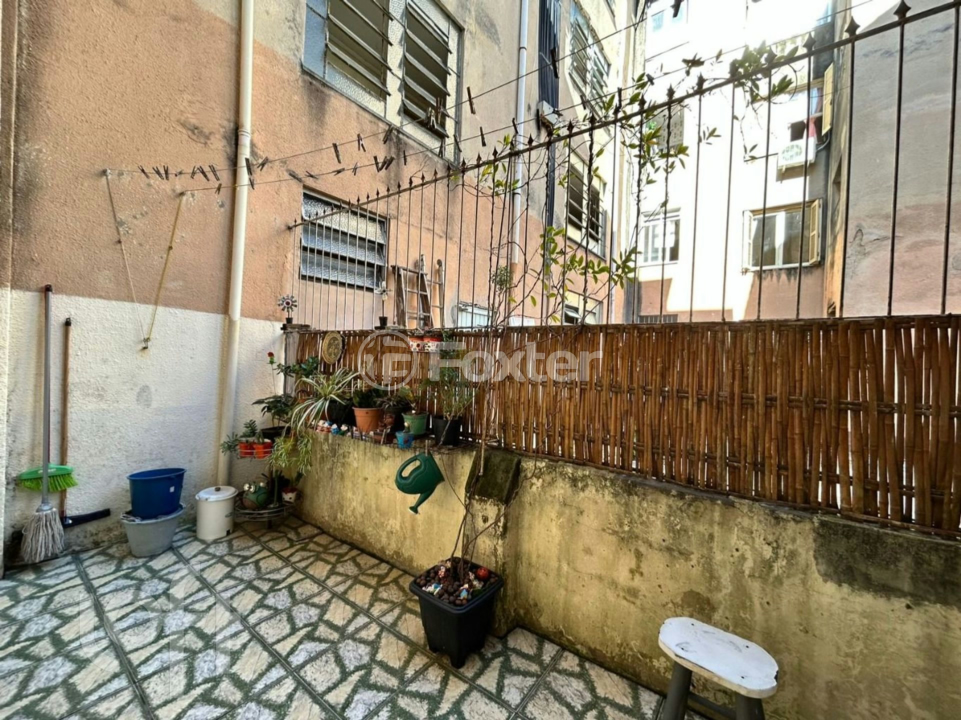 Apartamento à venda com 2 quartos, 64m² - Foto 8