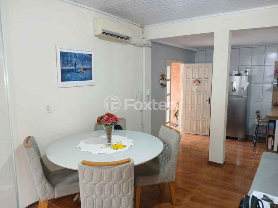 Casa à venda com 2 quartos, 70m² - Foto 2
