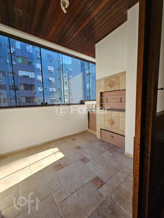 Apartamento à venda com 2 quartos, 67m² - Foto 2