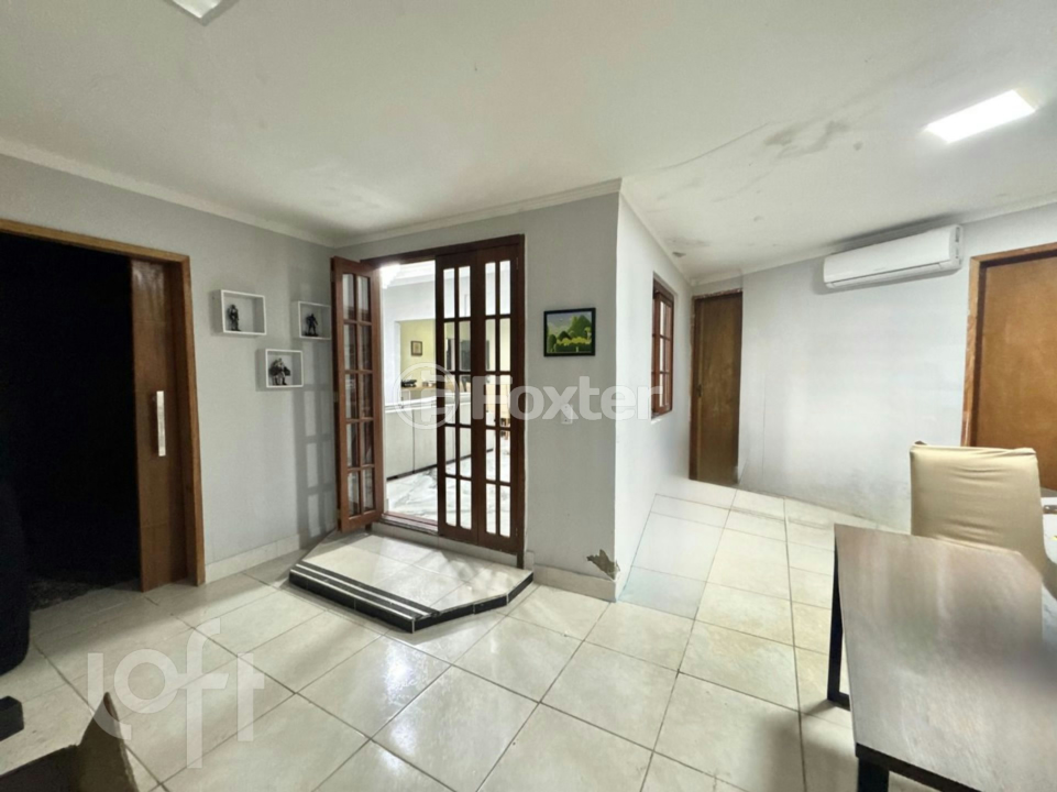 Casa à venda com 4 quartos, 293m² - Foto 1