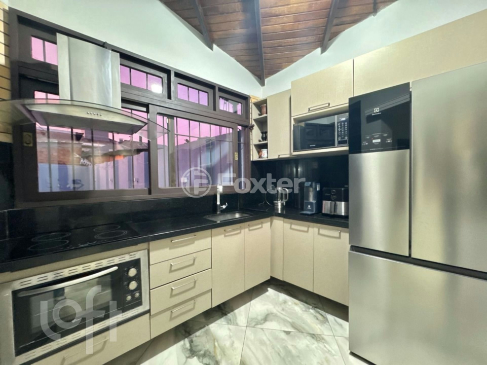 Casa à venda com 4 quartos, 293m² - Foto 2
