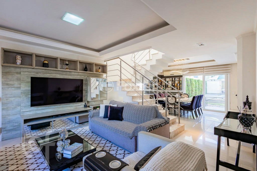Casa à venda com 3 quartos, 270m² - Foto 1