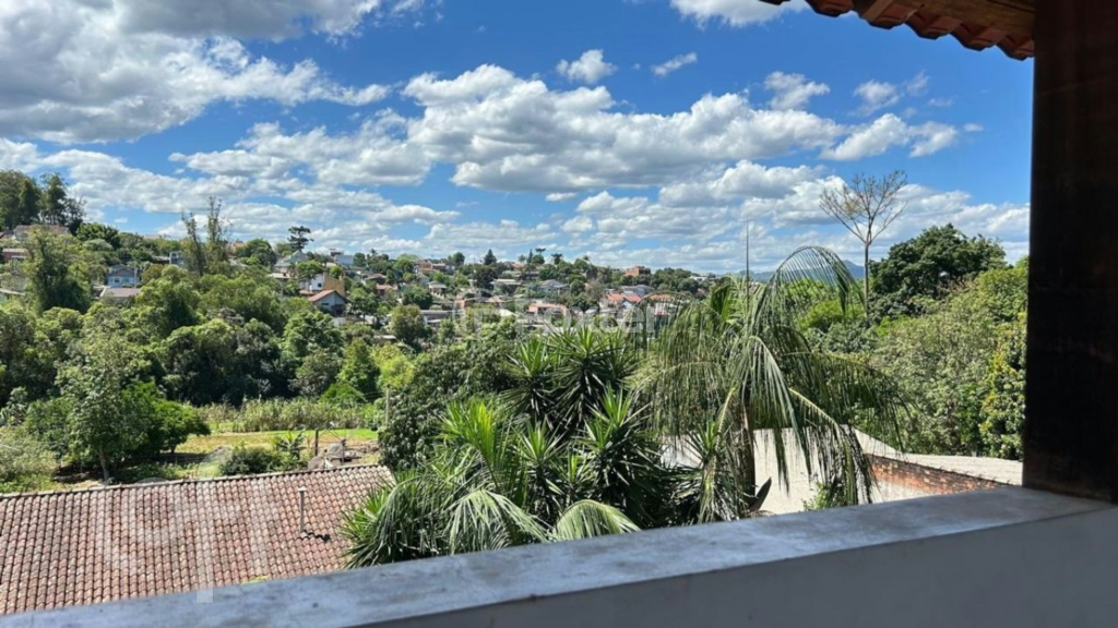 Casa à venda com 3 quartos, 250m² - Foto 1