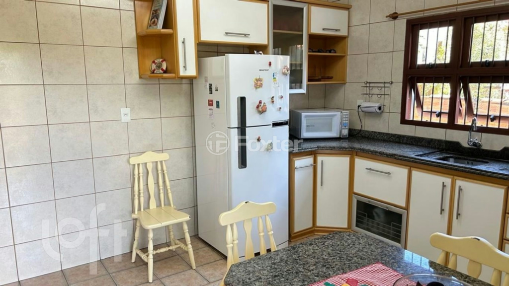 Casa à venda com 3 quartos, 250m² - Foto 2