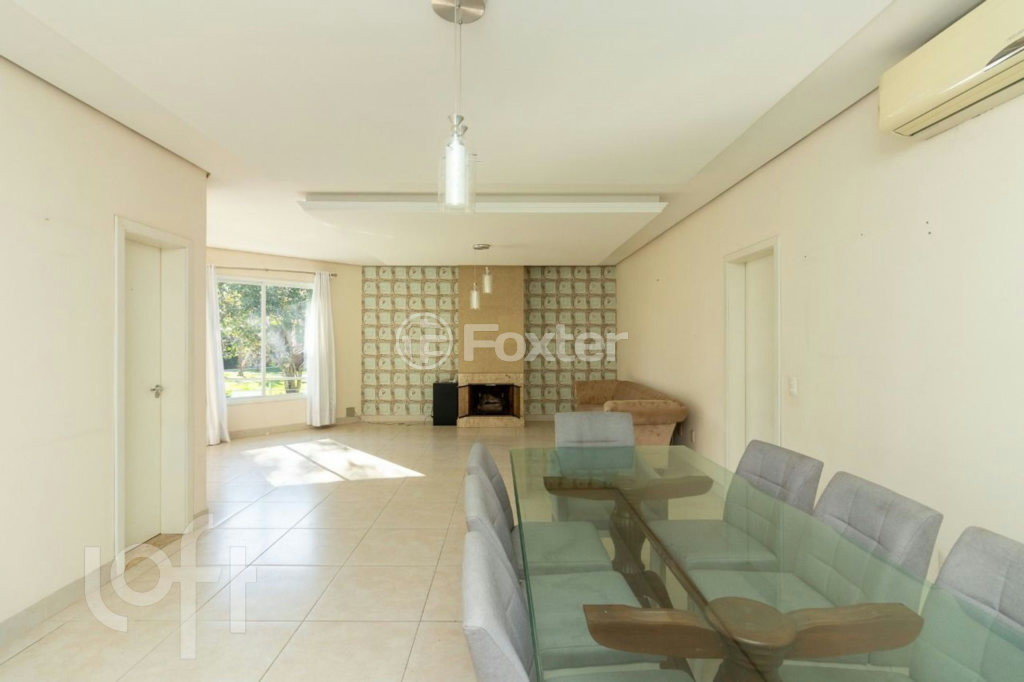 Casa de Condomínio à venda com 4 quartos, 296m² - Foto 2