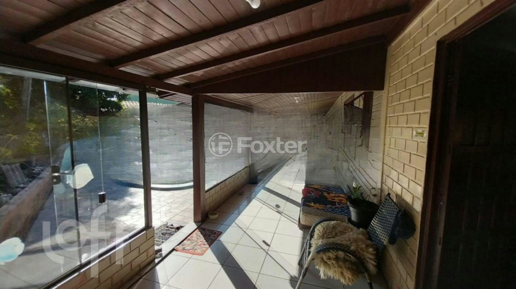 Casa à venda com 3 quartos, 132m² - Foto 1