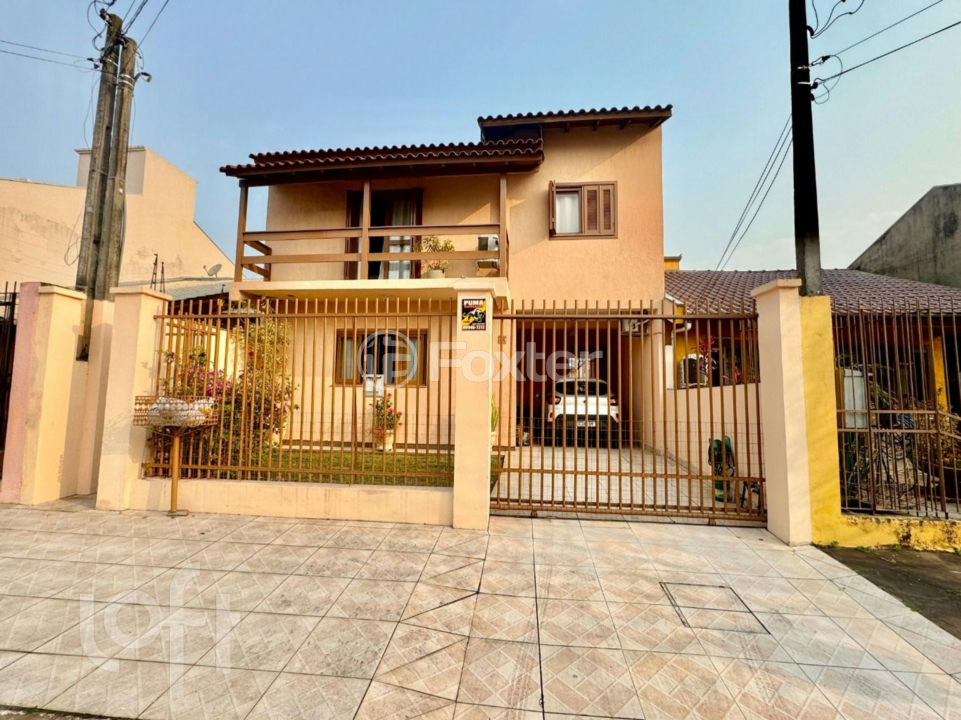 Casa à venda com 3 quartos, 110m² - Foto 1