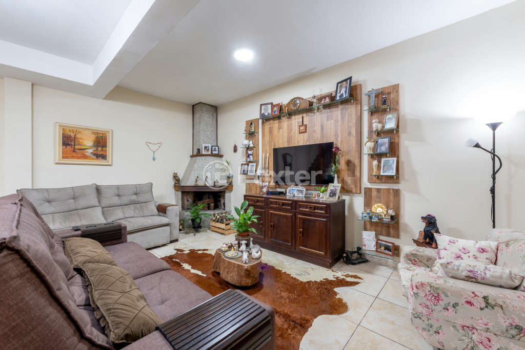 Casa à venda com 5 quartos, 240m² - Foto 4