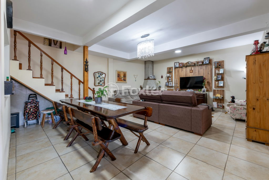 Casa à venda com 5 quartos, 240m² - Foto 2