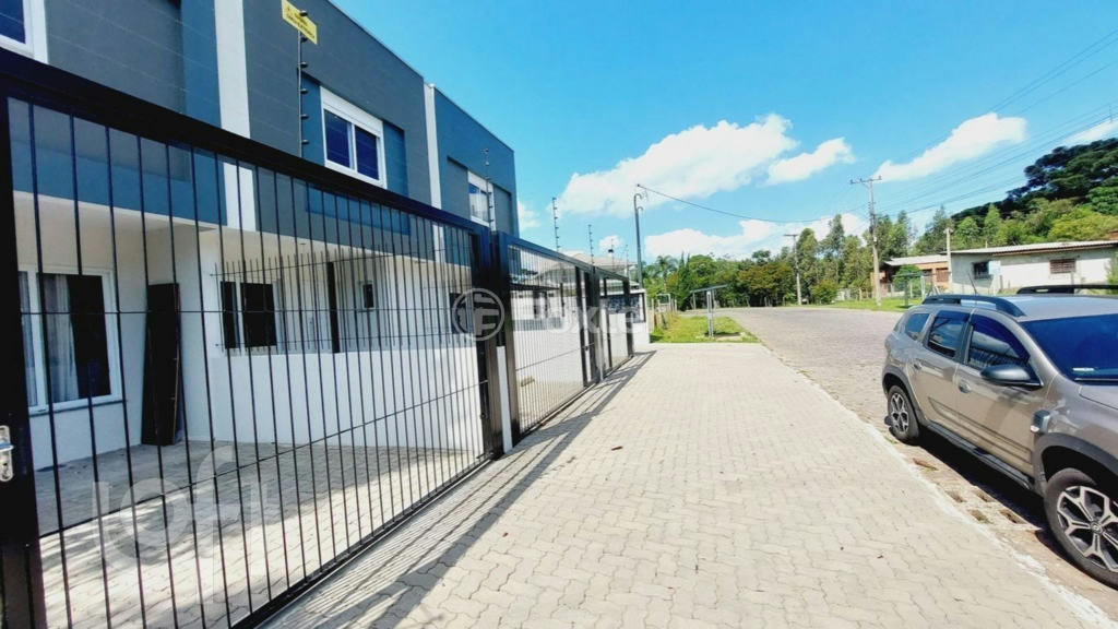 Casa à venda com 2 quartos, 64m² - Foto 3