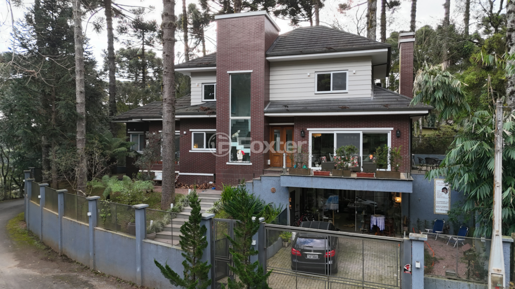 Casa à venda com 4 quartos, 257m² - Foto 1
