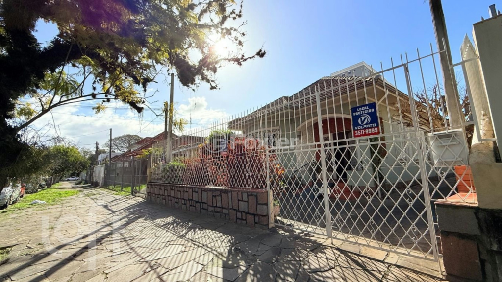 Casa à venda com 3 quartos, 160m² - Foto 1