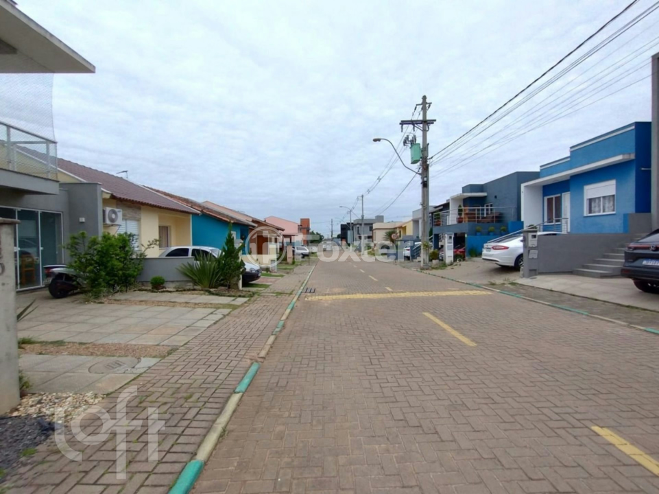 Casa à venda com 3 quartos, 70m² - Foto 2
