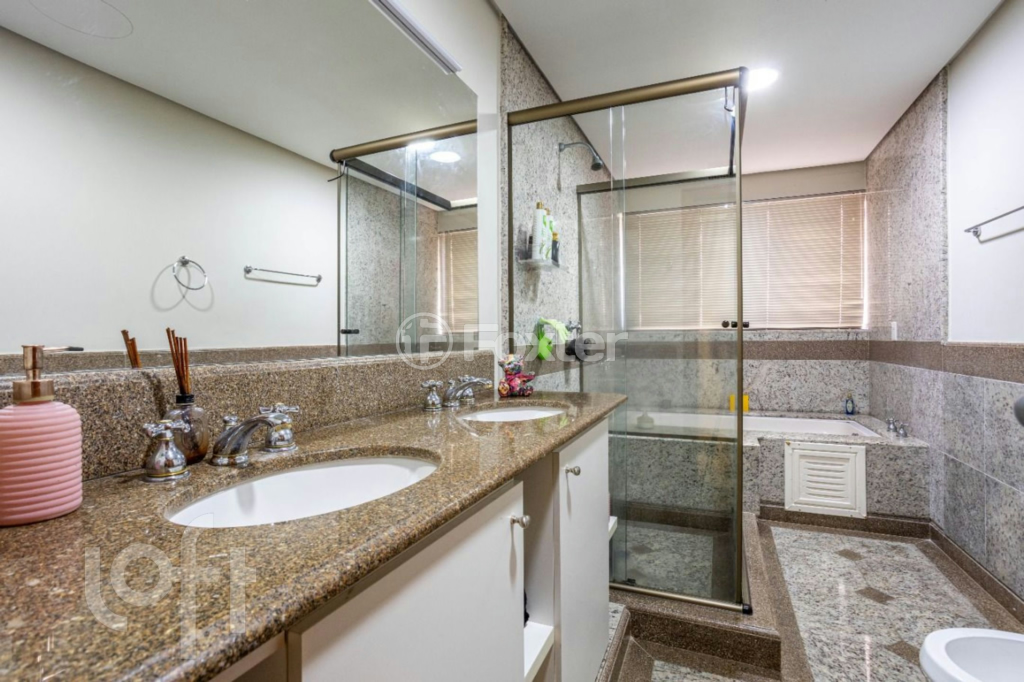 Apartamento à venda com 3 quartos, 240m² - Foto 17