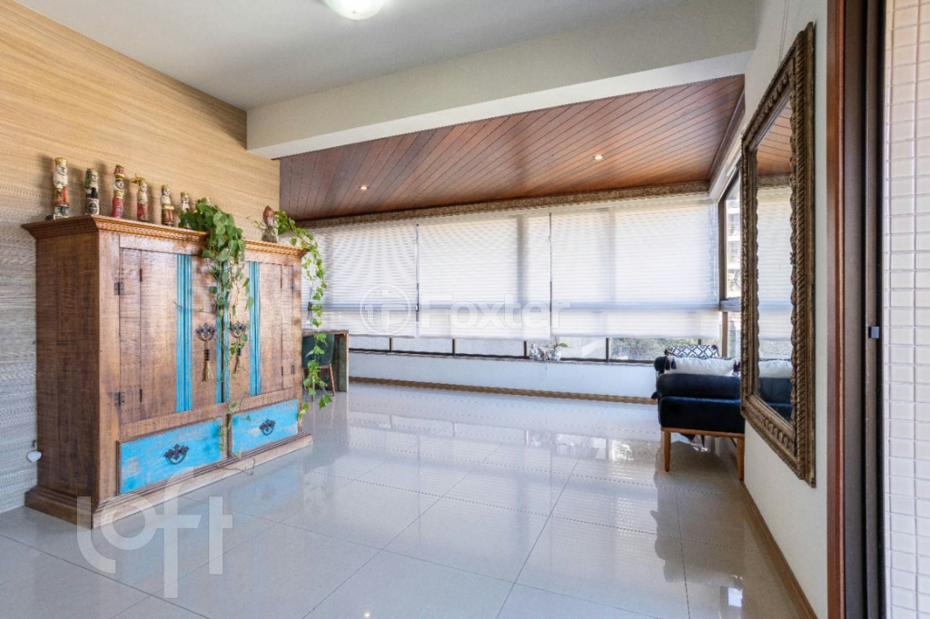 Apartamento à venda com 3 quartos, 240m² - Foto 3