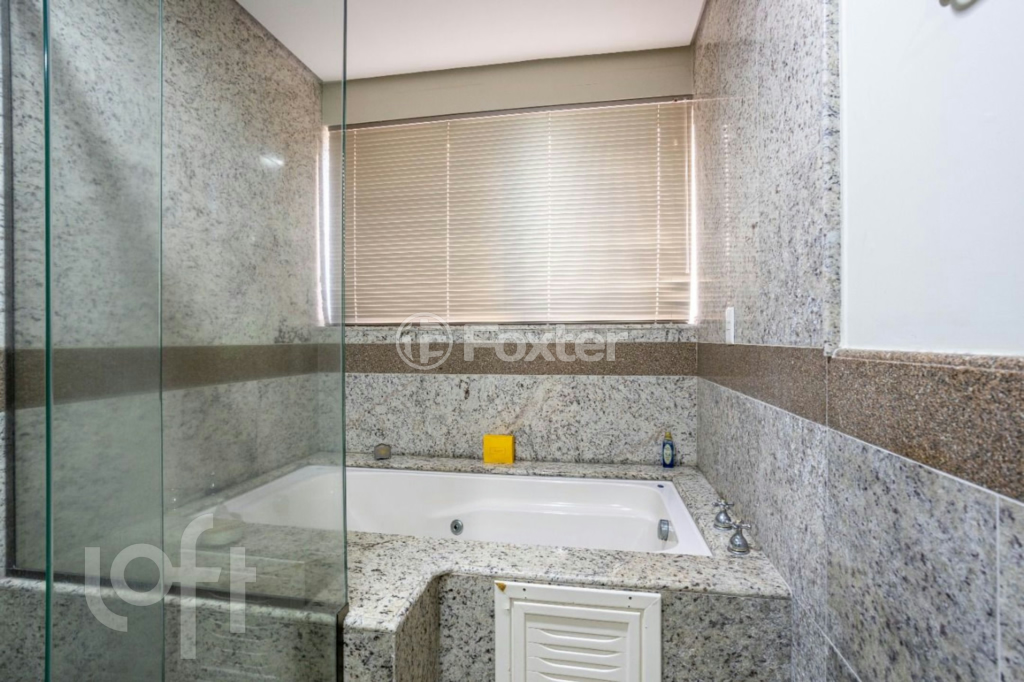 Apartamento à venda com 3 quartos, 240m² - Foto 18