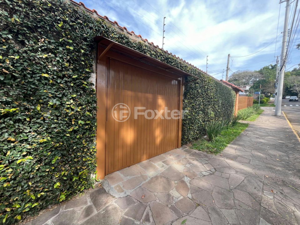 Casa à venda com 3 quartos, 197m² - Foto 1