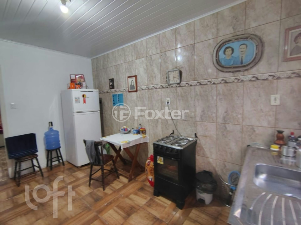 Casa à venda com 2 quartos, 70m² - Foto 2
