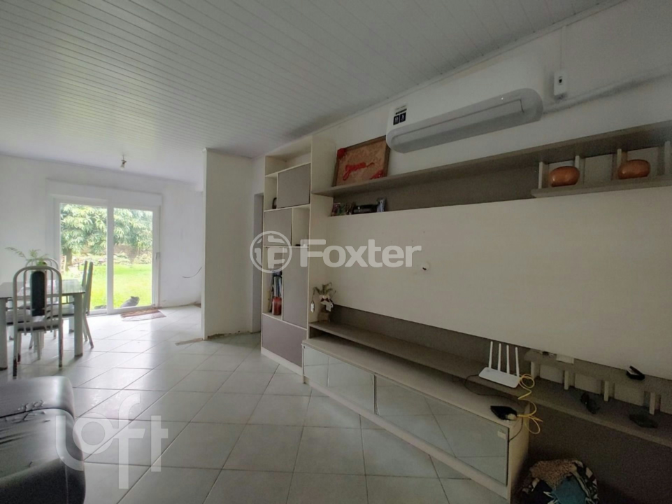 Casa à venda com 3 quartos, 76m² - Foto 1