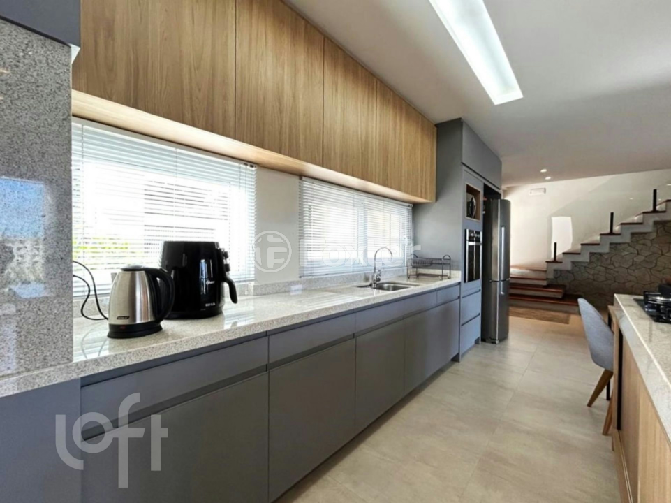 Casa à venda com 3 quartos, 274m² - Foto 8