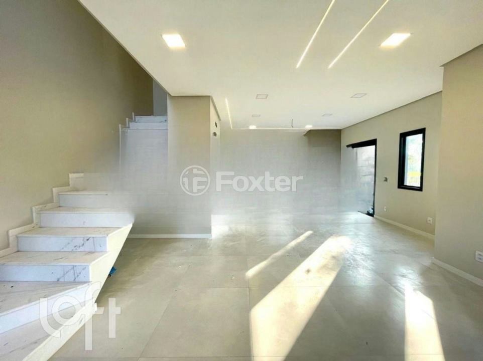 Casa à venda com 3 quartos, 113m² - Foto 1