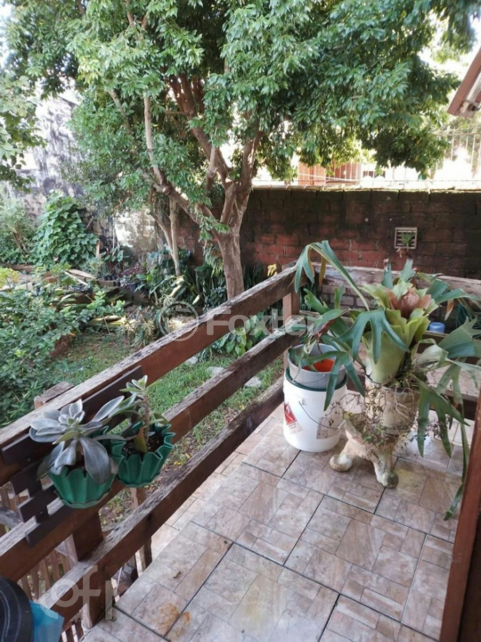 Casa à venda com 2 quartos, 80m² - Foto 1