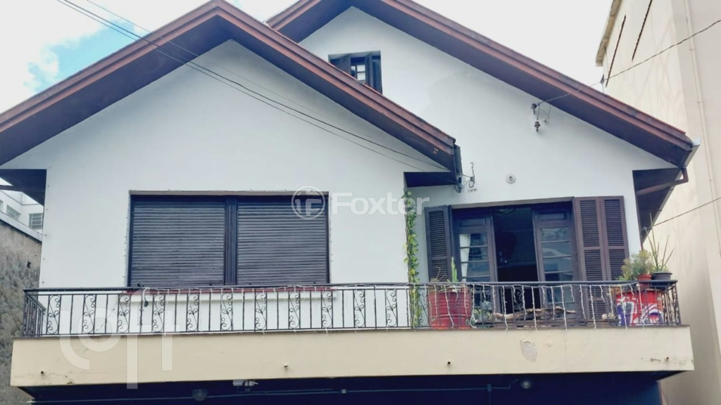 Casa à venda com 3 quartos, 241m² - Foto 1