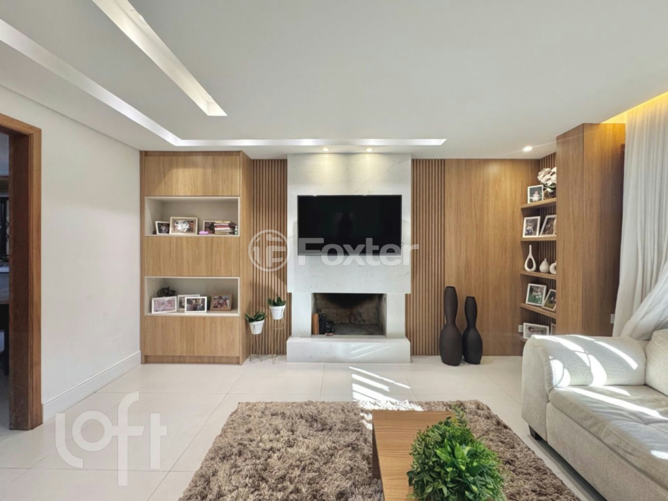 Casa à venda com 4 quartos, 217m² - Foto 1