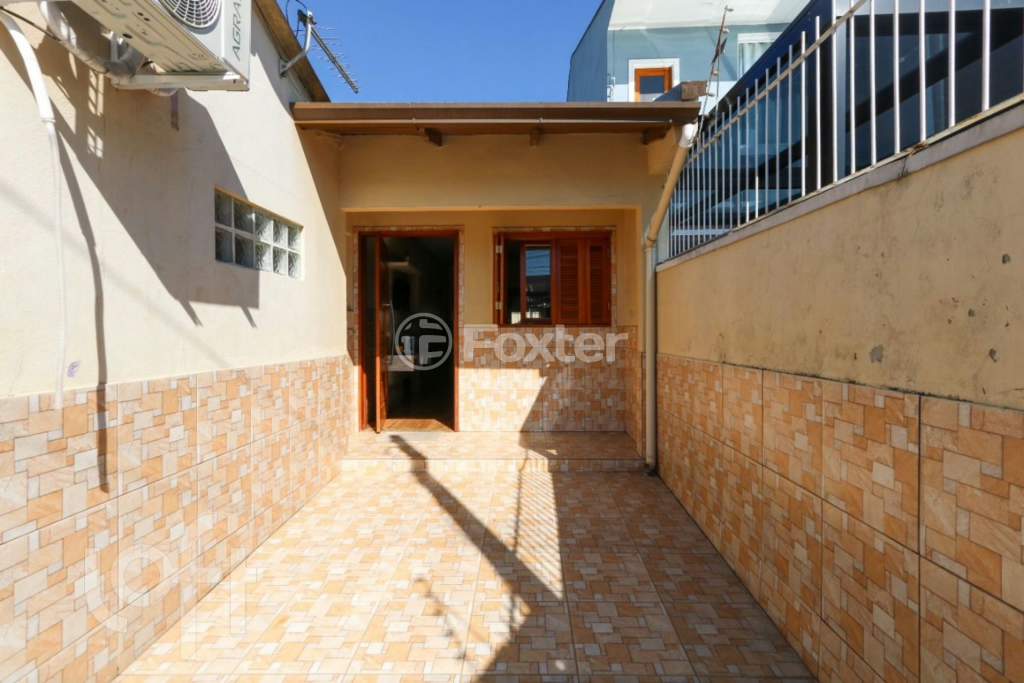 Casa à venda com 2 quartos, 65m² - Foto 1