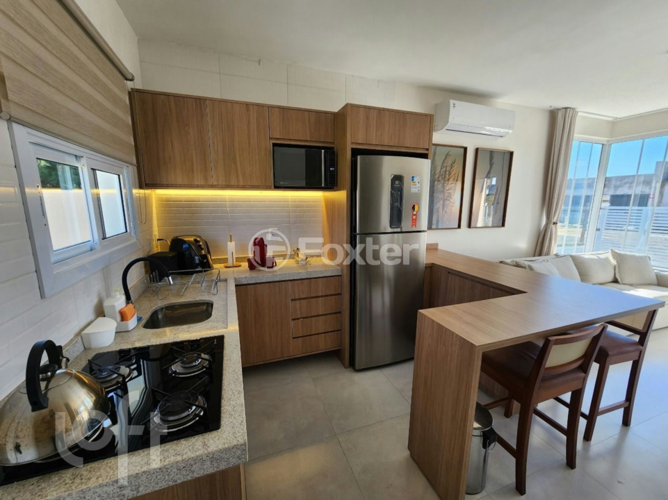 Casa à venda com 2 quartos, 52m² - Foto 2