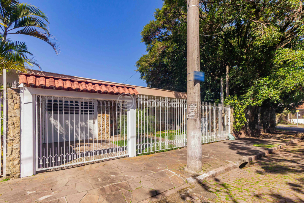 Casa à venda com 3 quartos, 164m² - Foto 1