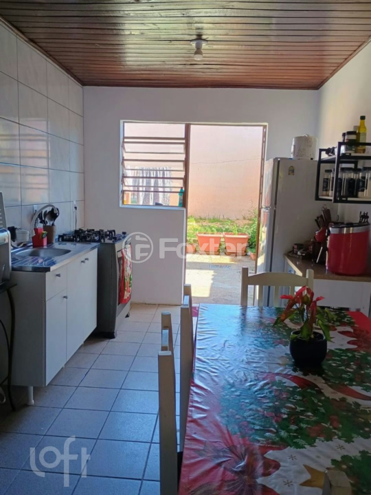 Casa à venda com 3 quartos, 81m² - Foto 4
