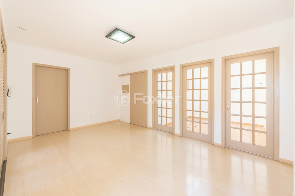 Casa à venda com 4 quartos, 200m² - Foto 2