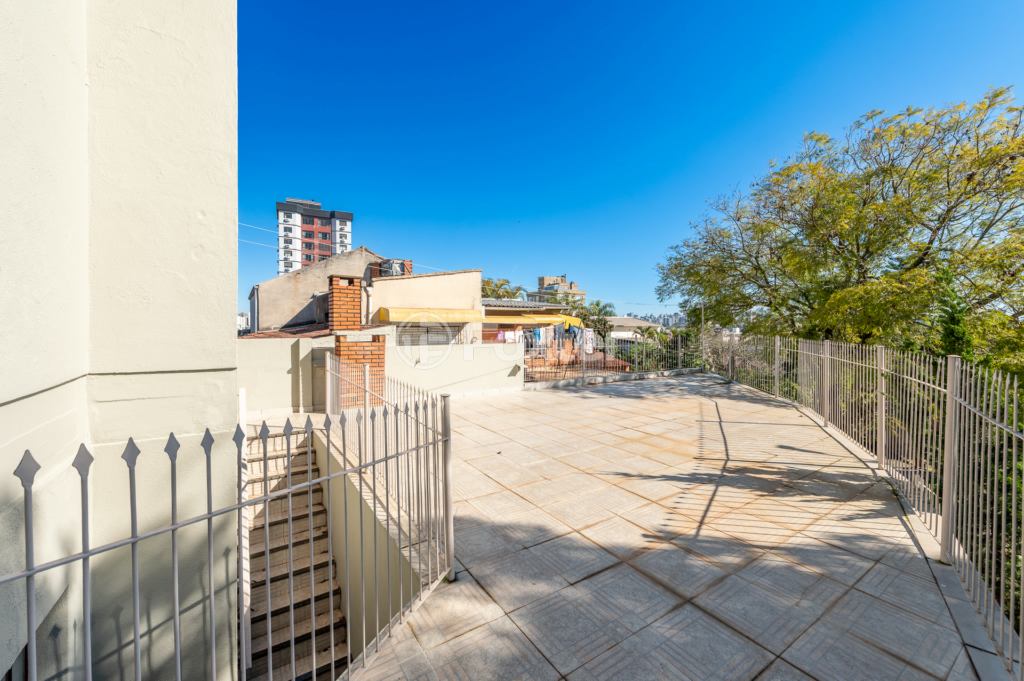 Casa à venda com 4 quartos, 200m² - Foto 35
