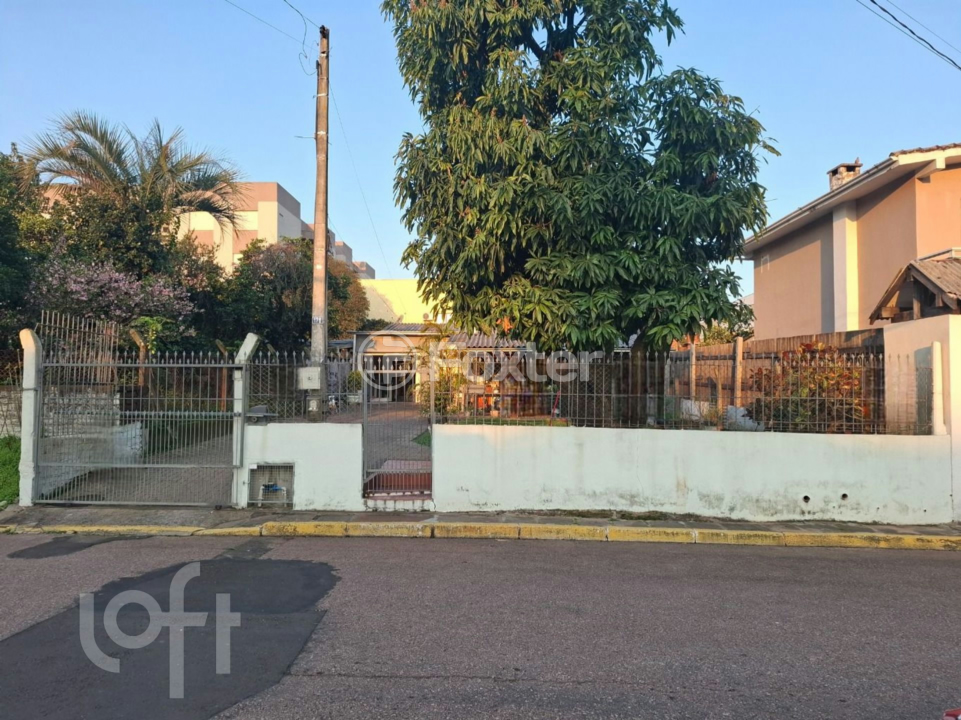 Casa à venda com 6 quartos, 362m² - Foto 1