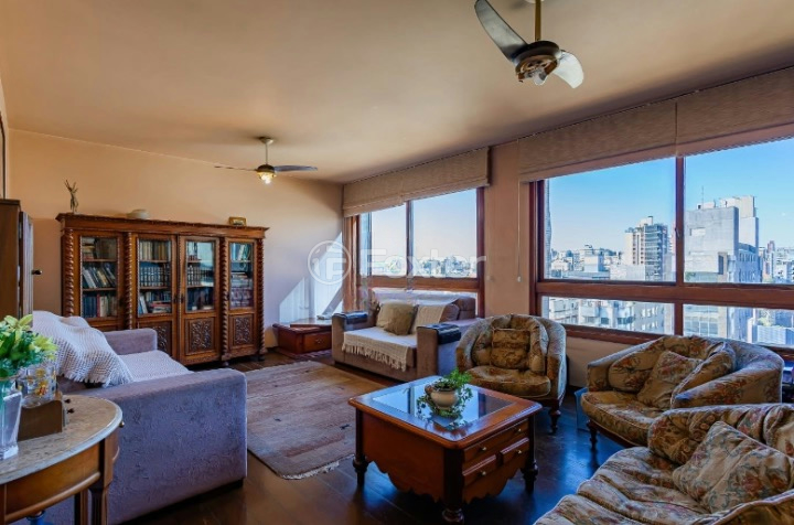 Apartamento à venda com 3 quartos, 157m² - Foto 2