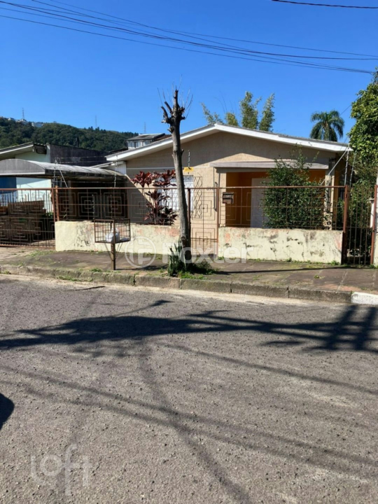 Casa à venda com 3 quartos, 197m² - Foto 1