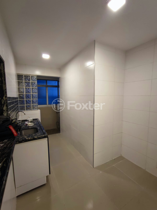 Apartamento à venda com 2 quartos, 68m² - Foto 2