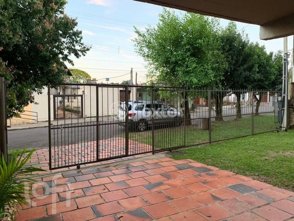 Casa à venda com 4 quartos, 203m² - Foto 1