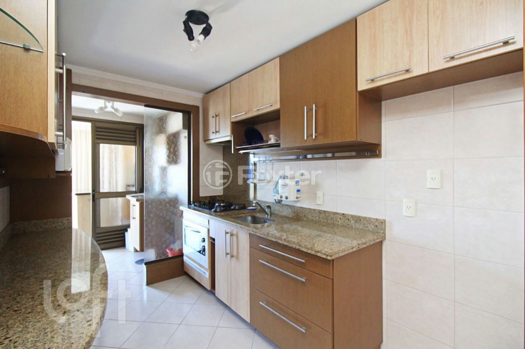 Apartamento à venda com 3 quartos, 94m² - Foto 2