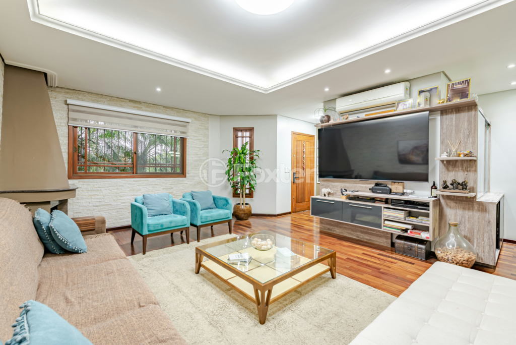 Casa à venda com 3 quartos, 220m² - Foto 1