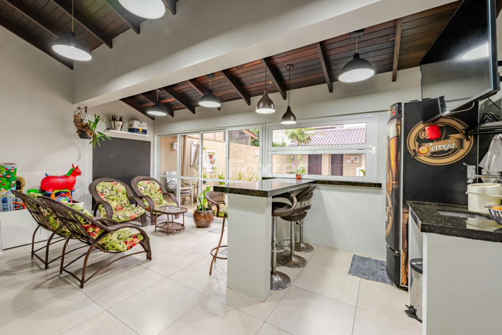 Casa à venda com 3 quartos, 220m² - Foto 9