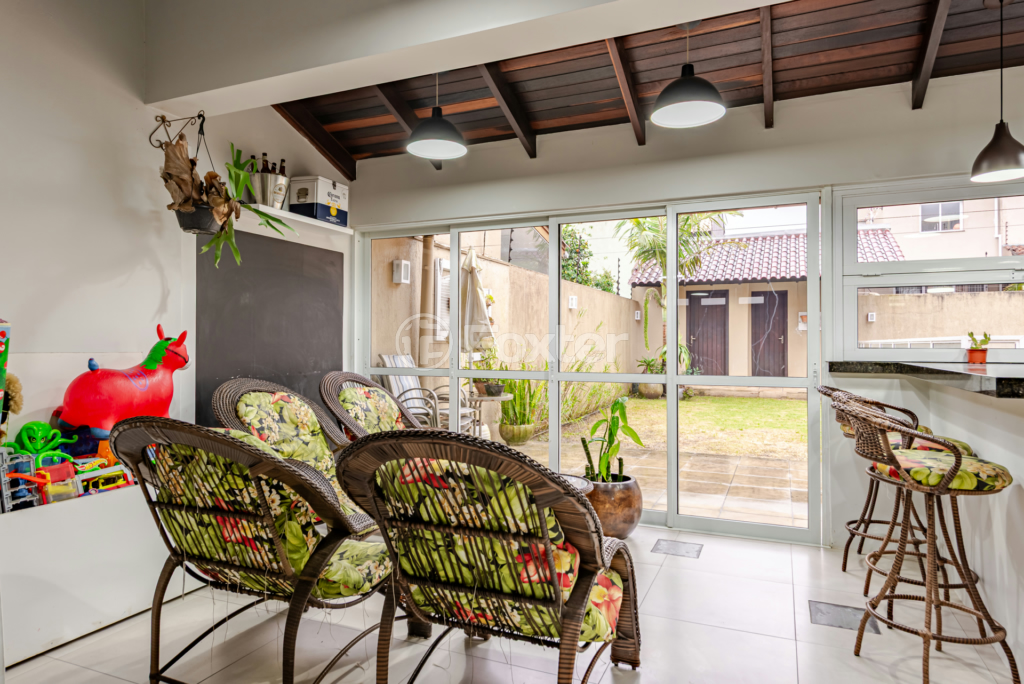 Casa à venda com 3 quartos, 220m² - Foto 11