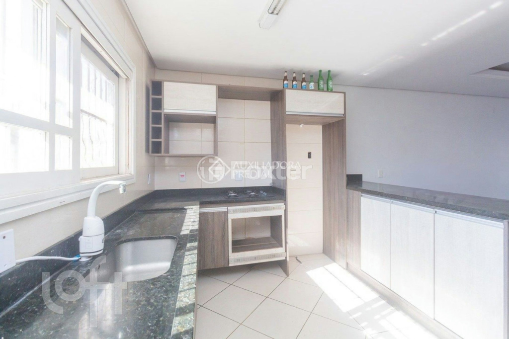 Casa à venda com 3 quartos, 232m² - Foto 5