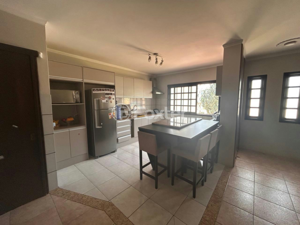 Casa à venda com 3 quartos, 200m² - Foto 4