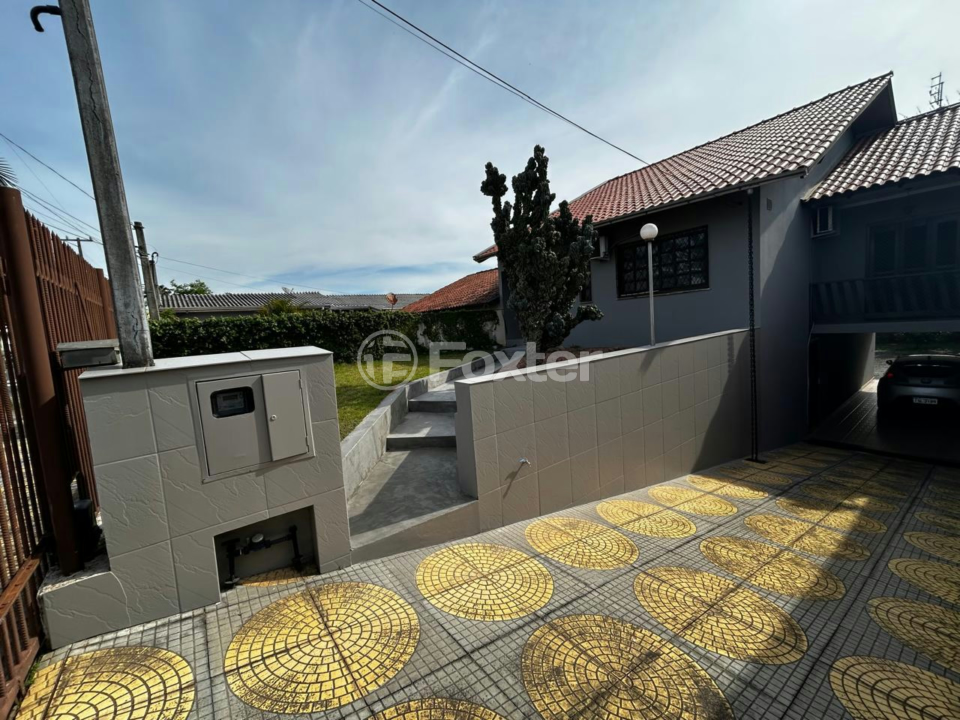 Casa à venda com 3 quartos, 200m² - Foto 1